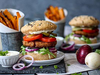 Cizrnový vegan burgr